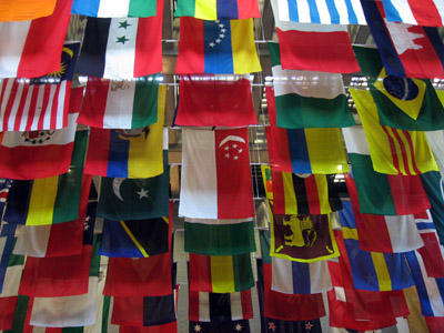 万国旗が語る万国博 | 千里ニュータウン＋万博＋∞…＝吹田市立博物館！