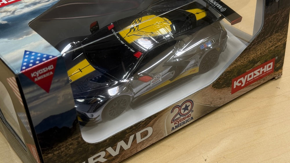 京商ミニッツシボレーコルベットC8.Rクローム/イエローアメリカ20周年