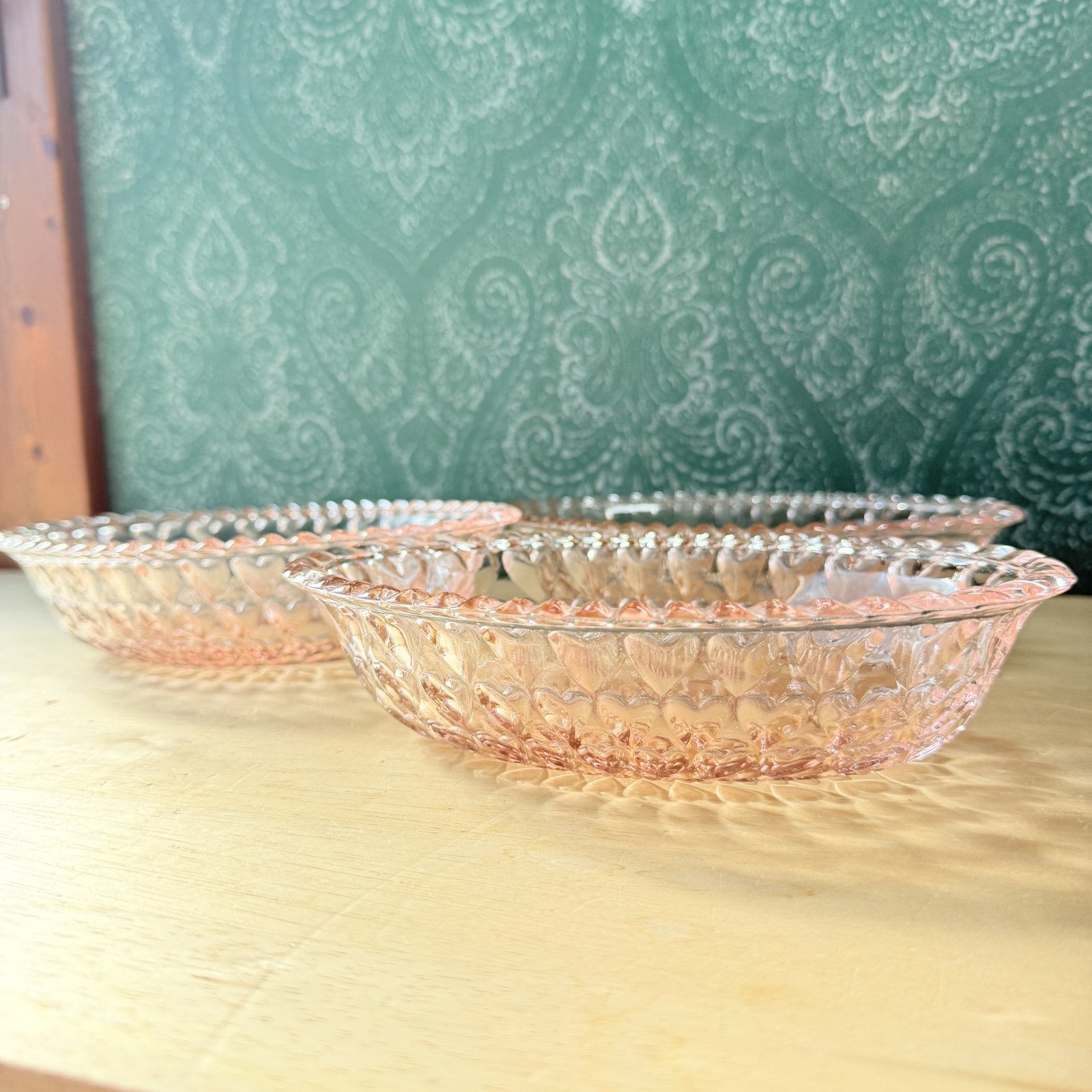 カットガラス ピンクと緑 アンティーク 装飾品 お皿 カットガラス