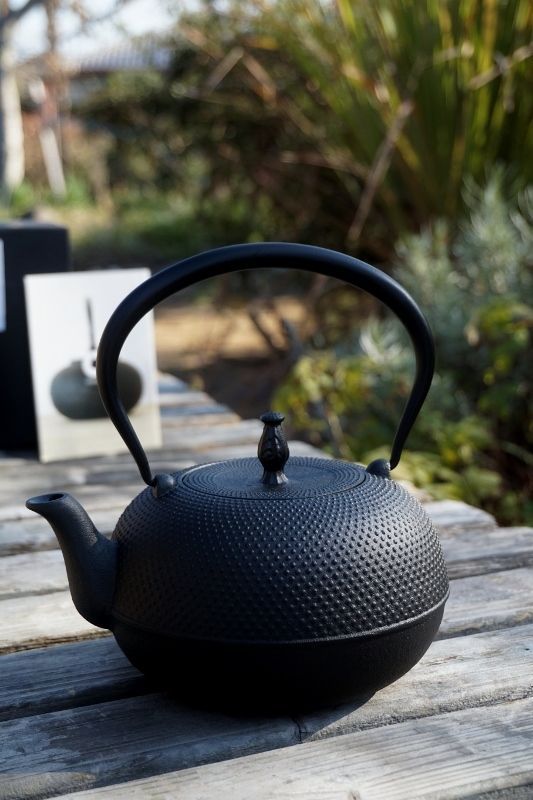 鉄瓶 霰文（あられもん）提手付 一光（いっこう）作 南部系鉄瓶