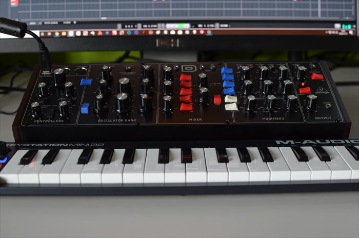 鍵盤楽器 Behringer Model D mini moog clone 最高のminimoogクローン